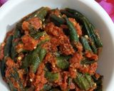 A picture of step 8 of Masala bhindi.