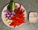 Foto langkah ke 1 dari resep Sambal Cumi Asin.