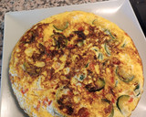Foto del paso 5 de la receta: Tortilla de claras con cebolla, pimiento rojo y calabacín