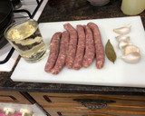Foto del paso 1 de la receta: Salchichas cocidas con vino patatas fritas y huevo frito