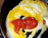Foto langkah ke 1 dari resep Telur Scramble saus tomat gurih ala resep chenle moment HUT RI.