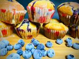 Brioșe (muffins) cu afine și glazura de lamaie