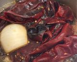 Foto del paso 2 de la receta: Salsa en chile guajillo