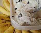Foto langkah ke 6 dari resep Banana Ice Cream with Choco chips & Caramel Sauce.