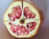 Hình bước làm 2 của món Vào bếp cùng con: làm sao để bóc một quả lựu?