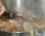 Foto del paso 5 de la receta: Pollo y conejo rustidos con setas