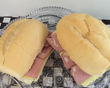 Foto del paso 3 de la receta: Pan con queso y mortadela!