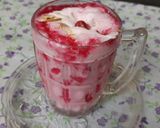 A picture of step 4 of Strawberry crushed milk shake with vanilla ice cream.
