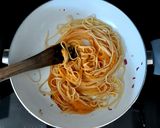 Une image de l'étape 4 de Linguines à la crème de butternut et miso au yuzu.