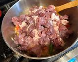 A picture of step 2 of Dinuguan Na Baboy.