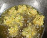 A picture of step 5 of Cabbage bhajiya or pakoda.