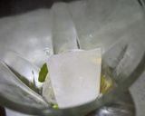 A picture of step 4 of Lemon mint cold tea.