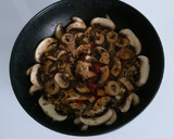 Foto del paso 2 de la receta: Champiñones con chorizo en Placa de inducción (6 ingredientes)