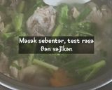 Foto langkah ke 6 dari resep Sup Ayam Brokoli.