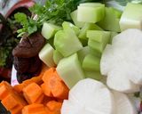 Hình bước làm 1 của món Con nui- thịt gà