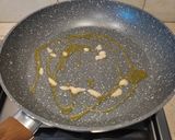 Foto del passaggio 4 della ricetta Polpette di pollo su granella di pistacchio