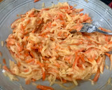 Foto del paso 2 de la receta: Tortillitas de patatas y zanahorias con salsa de tomate picante 🌶