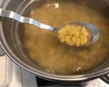 Foto del paso 1 de la receta: Coditos con pimiento caramelizado y aceitunas negras