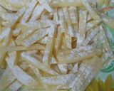 A picture of step 1 of Restaurant style cheese fries.