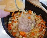 Foto del paso 3 de la receta: Medallón de ternera en salsa de puerros y zanahorias