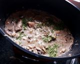 Une image de l'étape 4 de Aiguillettes de canard sauce forestière crémeuse.