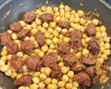 Foto del paso 5 de la receta: Garbanzos con Güeñas y Huevos fritos al aceite de Pimentón