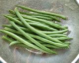 Foto langkah ke 1 dari resep Crunchy Green Bean Salad.