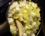 Une image de l'étape 1 de °gratin de poireaux au camembert °.