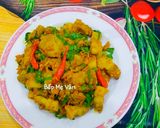 Hình bước làm 5 của món Thịt ba chỉ kho củ nghệ và lá nghệ