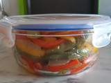 Pimientos y cebolla especiados en Lékué