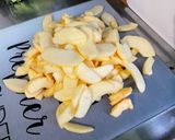 Une image de l'étape 8 de Flan aux pommes, pralines roses et lait fermenté.