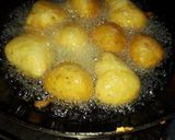 A picture of step 2 of Dahi vada.