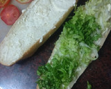 Foto del paso 7 de la receta: Bocadillo de pechuga, lechuga, tomate y papas fritas