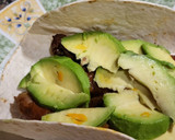 Foto del paso 6 de la receta: Taco de salchichas y aguacate