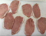 Foto del paso 1 de la receta: Escalopines de Cerdo a la Cerveza con champiñones