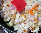 A picture of step 2 of Soupy macaroni and maggi masala.
