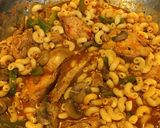 Foto del paso 2 de la receta: Coditos con Pollo (pasta corta)