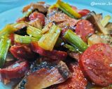 Foto del paso 4 de la receta: Salteado de rebollones con ajos tiernos y chorizo asturiano