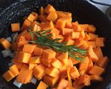 Foto del paso 2 de la receta: Mostacholes con salsa de Calabaza y Romero