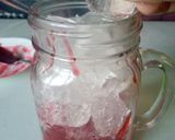 Foto langkah ke 3 dari resep Korean Strawberry Milk.