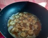 Foto langkah ke 3 dari resep Udang goreng saos asam manis.