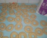 A picture of step 6 of Christmas doughnuts.
