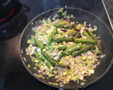 Foto del paso 3 de la receta: Pasta de cigala con espárragos