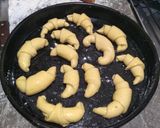 Foto del paso 9 de la receta: Medialunas sin manteca