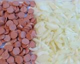 Foto del paso 2 de la receta: Quiche de salchichas y cebolla