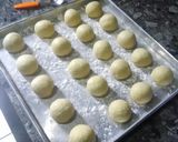 Foto langkah ke 2 dari resep Donat krispy no telur.