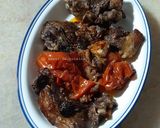 Une image de l'étape 8 de Filets d'agneau rôtis sur lit d'oignon, tomate et ail 🍴.