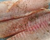 Foto del paso 1 de la receta: Pescado dulce con pasas 🐠