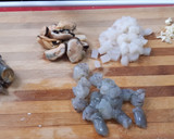 Foto del paso 2 de la receta: Espaguetis frutti di mare con chispa picante