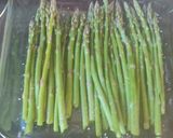 Foto del paso 1 de la receta Espárragos fritos con huevo